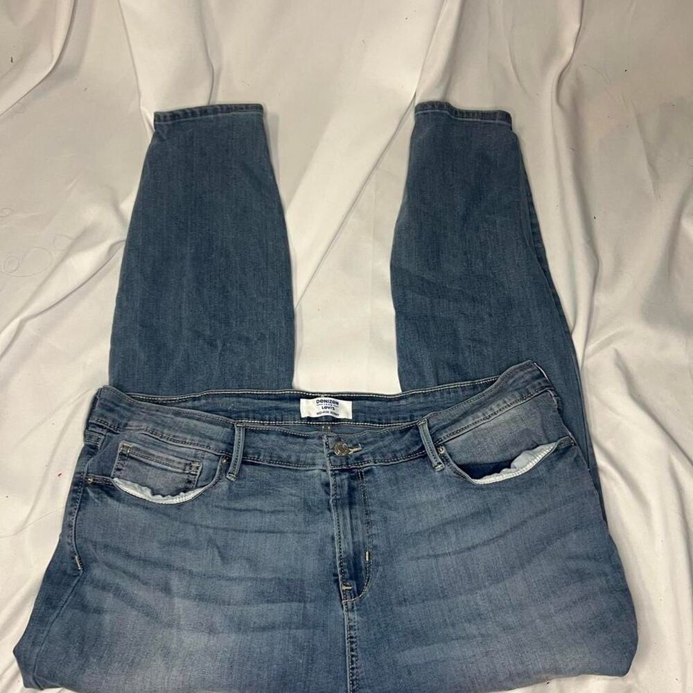 Denizen Women's Blue and Navy Jeans